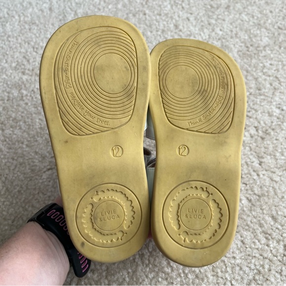 Livie and Luca Petals - Picture 3 of 3